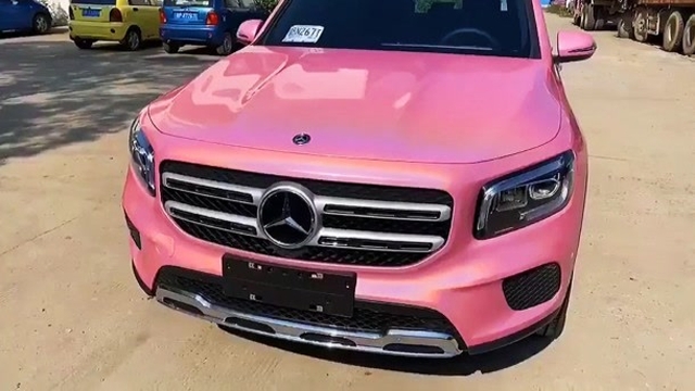 杭州奔驰glb200漆面镭射粉改色贴膜,在阳光下感受帅气七彩车漆效果