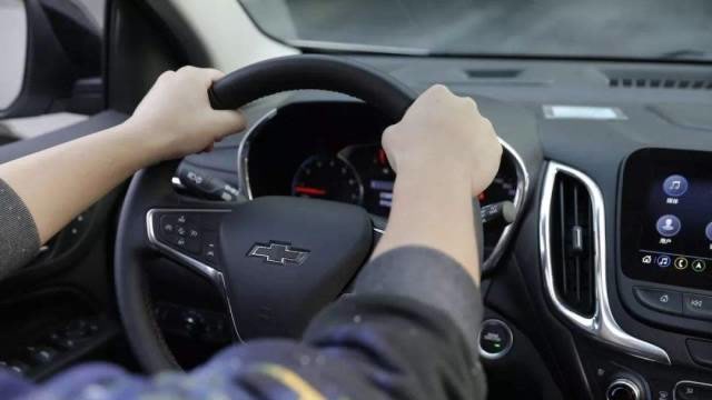 新手司机开车上路容易紧张?教你几招,学会可以放心大胆开