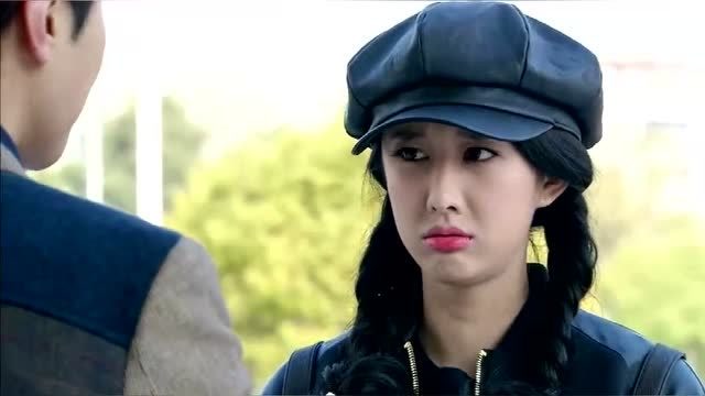 心机女想用美人计住进老总家,不料老总甩出一沓钱,让她去住宾馆