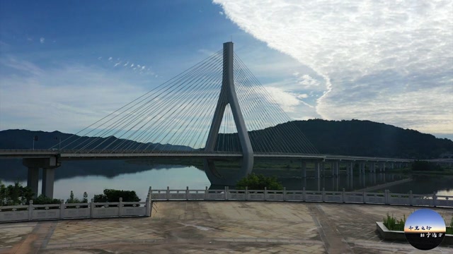 阆中嘉陵江四桥图片