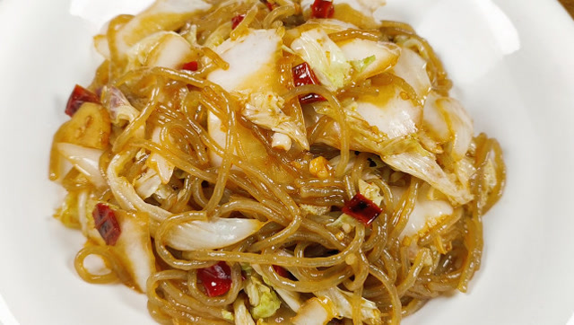 白菜炒粉丝怎么做好吃?掌握一个技巧,不粘锅不会坨特下饭