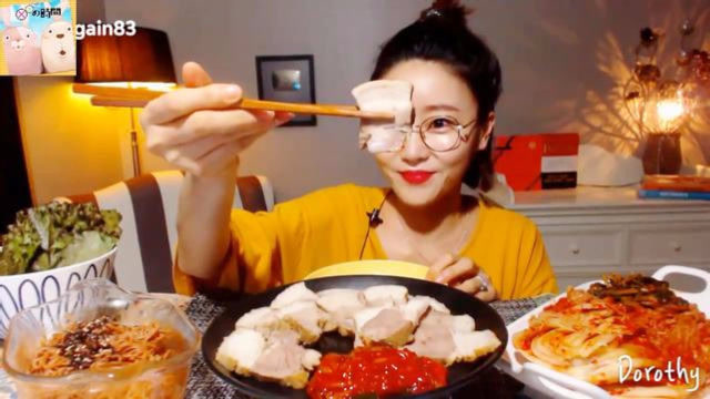 韩国大胃王dorothy欧尼吃水煮白肉片肥肉太多了好肥腻啊
