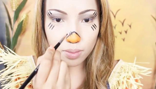 妹子高度还原稻草人妆容,一个化妆术简单明了,网友:真是神奇!