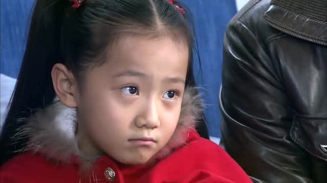 生死相依:莫阳得知蓝卓抚养了素素,表情很尴尬,蓝卓很无奈