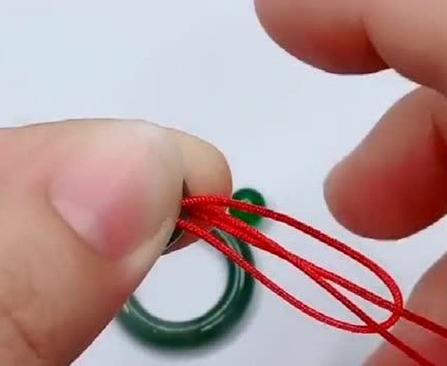 子母扣这么绑,好看还可以调大小