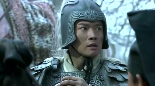 赵云打败曹操佩剑将军夏侯恩,夺得青釭剑,削铁如泥锋利无比