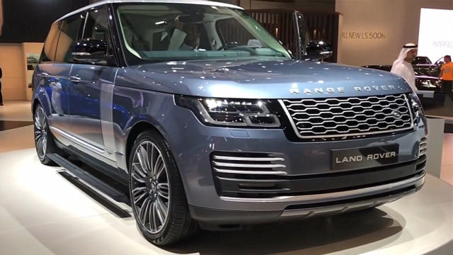 300万的2021款路虎揽胜加长版亮相车展,近距离感受一下啥叫豪车
