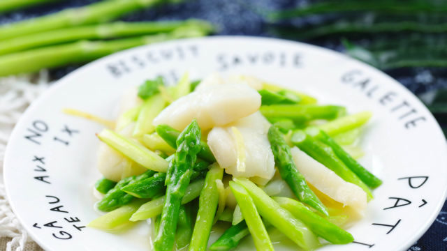 bigtummy宝宝辅食之贝柱炒芦笋10个月