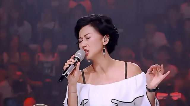 叶倩文30年后再唱这首歌,开口还是原来的味道,听得人想抖腿!