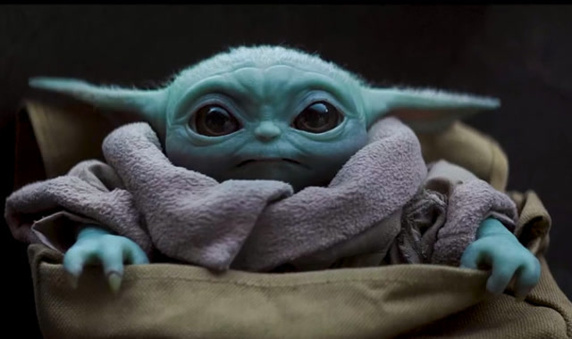 外星小宝宝天真可爱,首次接触地球,处处充满了好奇!