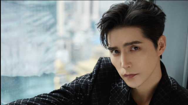 【央视跨年】-阿云嘎演唱《人民至上》用歌声致敬战疫英雄