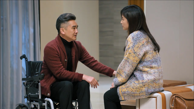 总裁丈夫腿瘸了,妻子四处求医,不料丈夫随时能从轮椅上坐起来