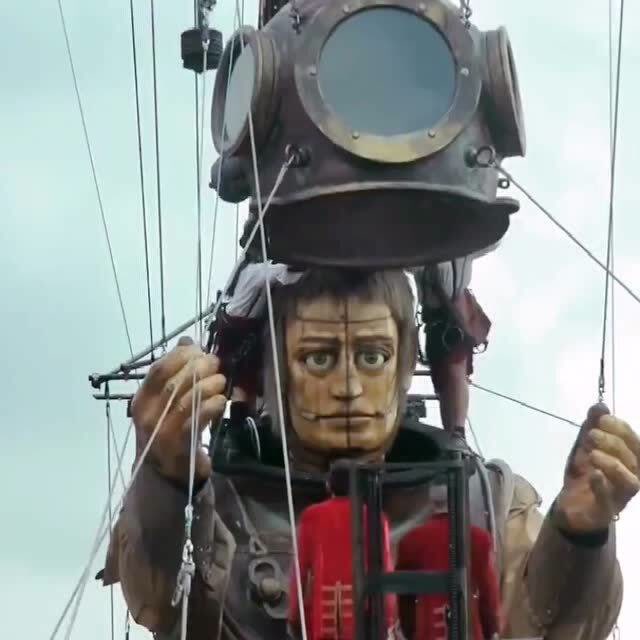 外国巨型提线木偶,这个眨眼的动作活灵活现,说他是真人我都相信