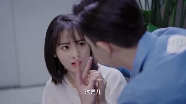 让一让一下子将她推倒到墙上,温少卿好担心丛容