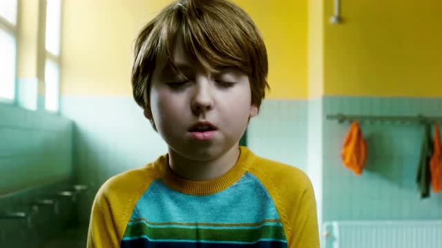 这四部电影中的超能力小孩,你觉得哪个更厉害,英国小孩力大无比