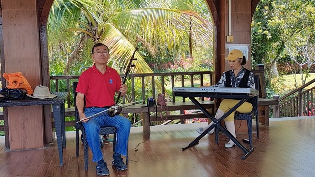 陈宝彦二胡《弯弯的月亮》