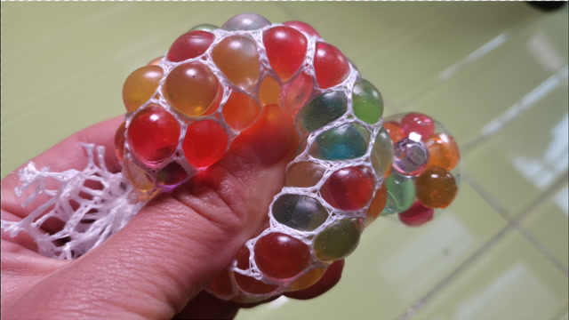 在"拼夕夕"买的解压球,好玩捏不破的葡萄解压球,瞬间压力全无