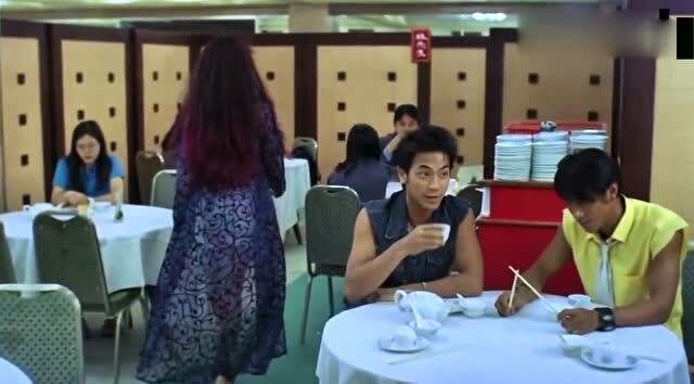 杀手狂龙:美人计!阿茵误闯目标包间,巧妙传递消息