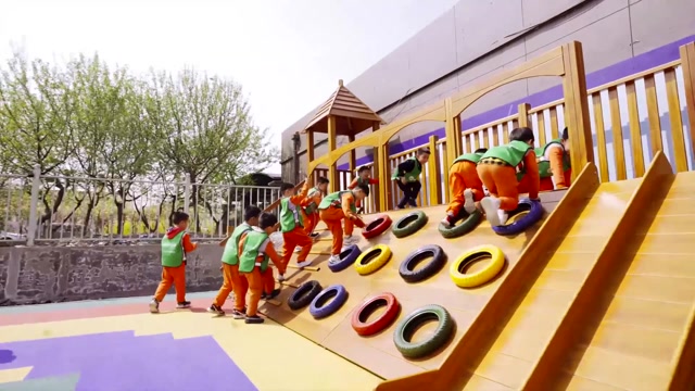 滨海新区童星华艺幼儿园教师拓展训练~幼儿园户外体育游戏活动