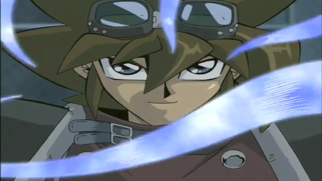 城之内无名之龙武器被夺走,对手发动攻击,城之内正面承受攻击