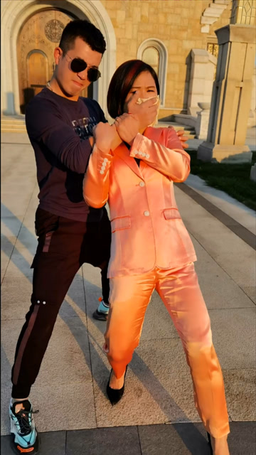 坏人用毛巾捂住嘴巴首先要这样做再反击才能顺利反击脱身