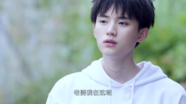 一个优秀的男朋友是能随时鉴别出女朋友开车轰鸣声的,艾佳追车真的是