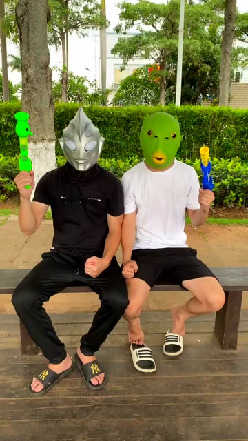 绿头鱼被怪兽欺负,奥特曼挺身而出