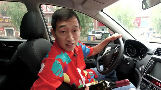 农村乡镇特别适合做的小生意,小涛不知不觉就成了他的老客户