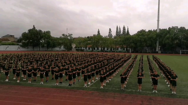 公安二中2021级军训汇报