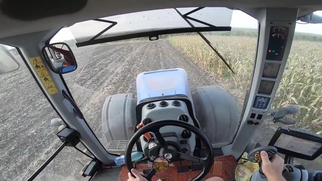 纽荷兰t8390拖拉机驾驶员第一视角,卫星导航作业模式开启