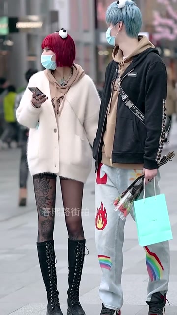 djyoyo和男朋友逛街迷路了