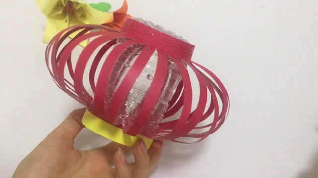 一个矿泉水瓶可以做出漂亮的灯笼,中秋节手工灯笼,很不错