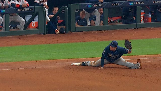 会玩!范迪克训练中兴奋狂舞