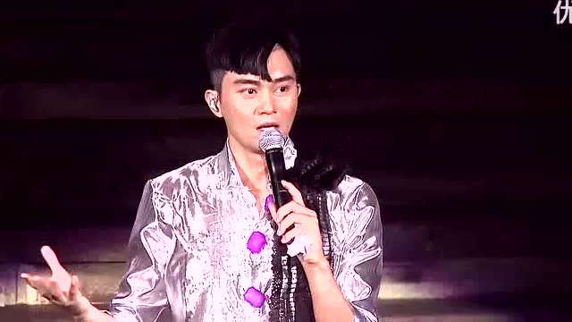 张智霖在演唱会上深情演唱《未婚妻》台下袁咏仪感动的热泪盈眶!