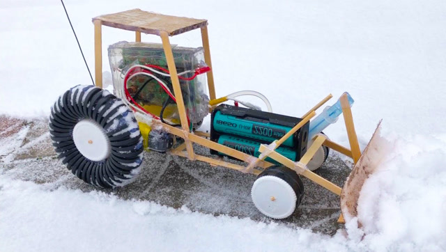 手工diy:下雪了,教你在家制作遥控推雪车,操作灵活又好玩