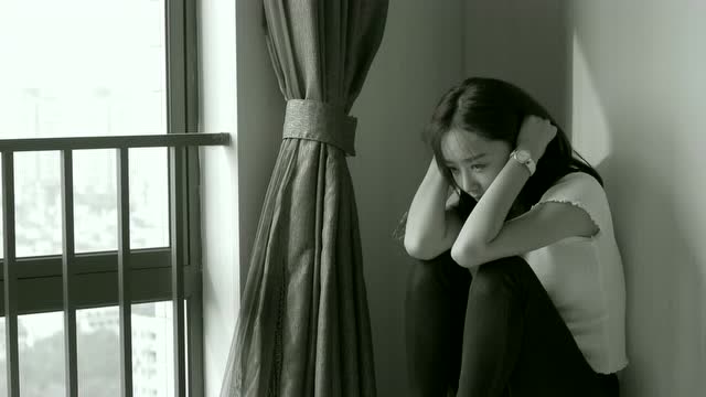 刘佳这首孤独情歌《一个人走》 适合夜深人静时一个人静听