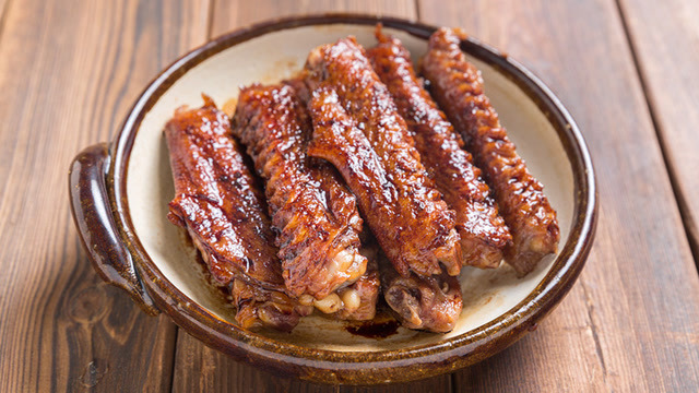 吮齿酱香鸭翅,就这样吃了一根又一根.