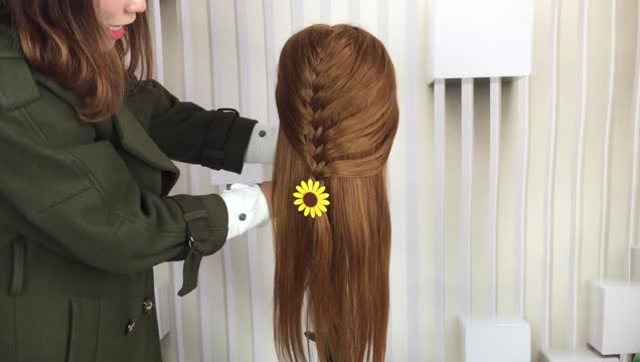 让你成为焦点的时尚排骨辫披肩发