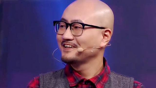 李若男亲友团上台出谋划策 包易正妈妈即兴作诗表白