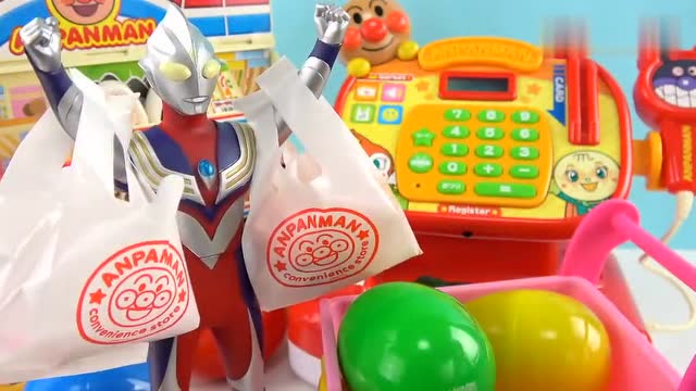 迪迦奥特曼在超市买了许多东西用袋子帮他装起来吧