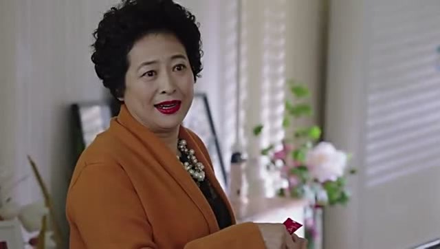 我的前半生:罗子君的妈妈知道了子君要搬走,立马着急的跳起来
