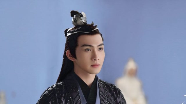 三生三世十里桃花:翼君看到令羽很是欢喜,竟要求令羽做干儿子!