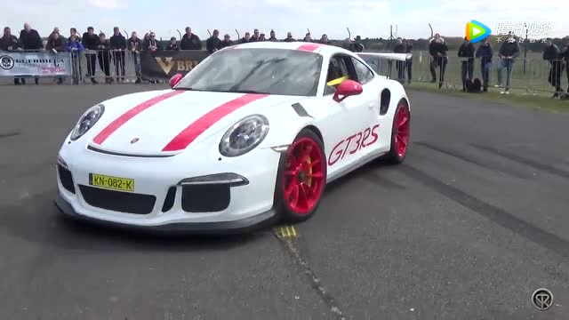 直线火拼!保时捷911gt3 rs vs 日产gtr r35