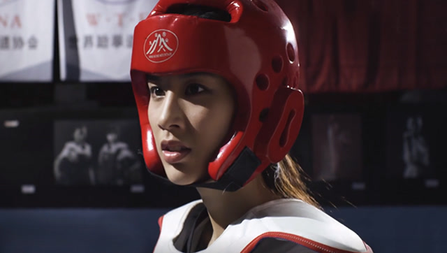 速看《舍身技》,女子学跆拳道为哥哥争光,过程艰辛但不放弃