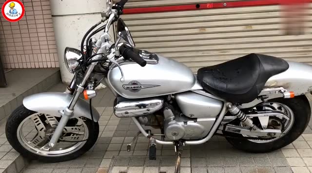 本田经典的太子摩托车,只有50cc排气量,车龄近30年骑着依旧有劲