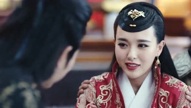 锦绣未央:李敏德抱着李未央不撒手, 拓跋浚吃醋了, 牵起了她的手!