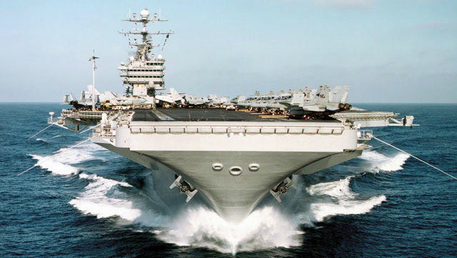 实拍超巨型的航空母舰,开眼界了