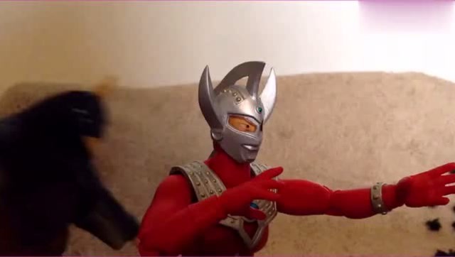 《泰罗奥特曼》自拍创意战斗特效动画!冷冻光线