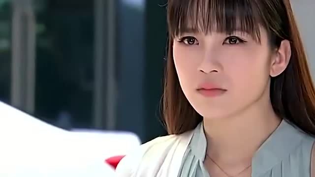 安琪媛跟踪天佑,发现天佑和美女吃饭,断定天佑已经出轨了