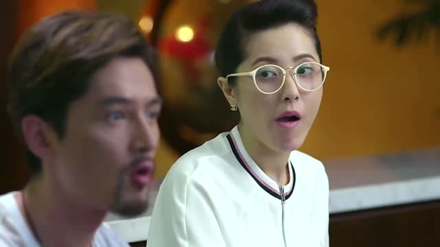 旋风十一人:穆奇把发现管文飞的能力告诉裴朵,让一旁的钟校长无语